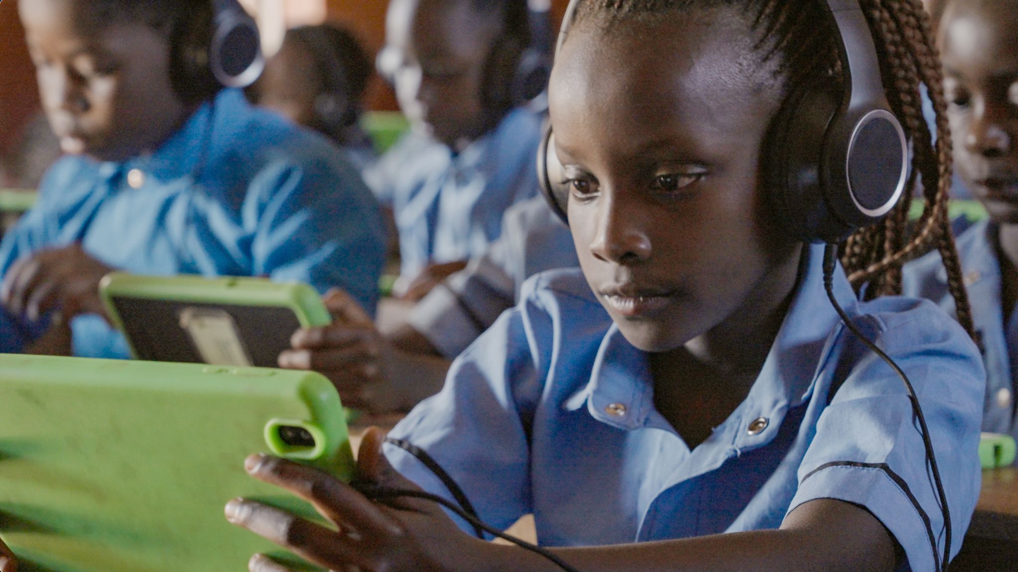 MsingiTek — O Programa de Tablets com IA Adaptativa da Imagine Worldwide na Tanzânia e em Zanzibar
